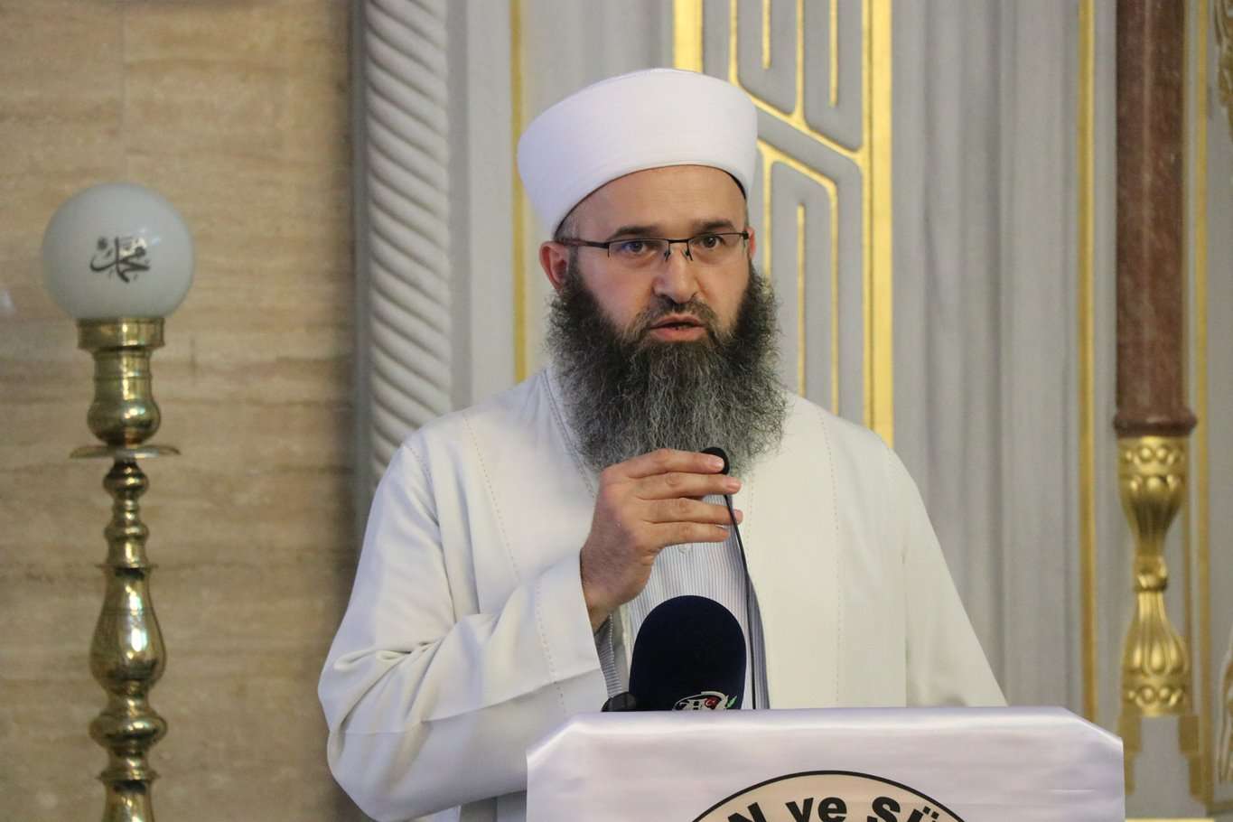 Ezberlerini tamamlayan hafızlar düzenlenen törenle icazet aldı